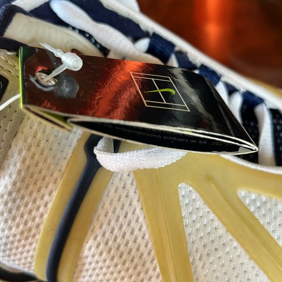 Nike Vintage NWT Zoom AIR / Tennis Shoe / Sneaker / Size 8 / 2001 - Picture 4 of 7